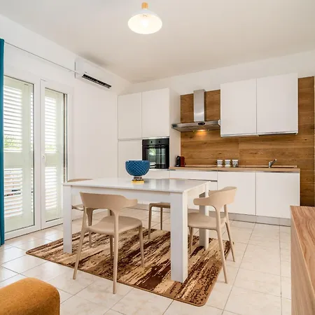Complesso Lunarossa Apartmanhotel 4*